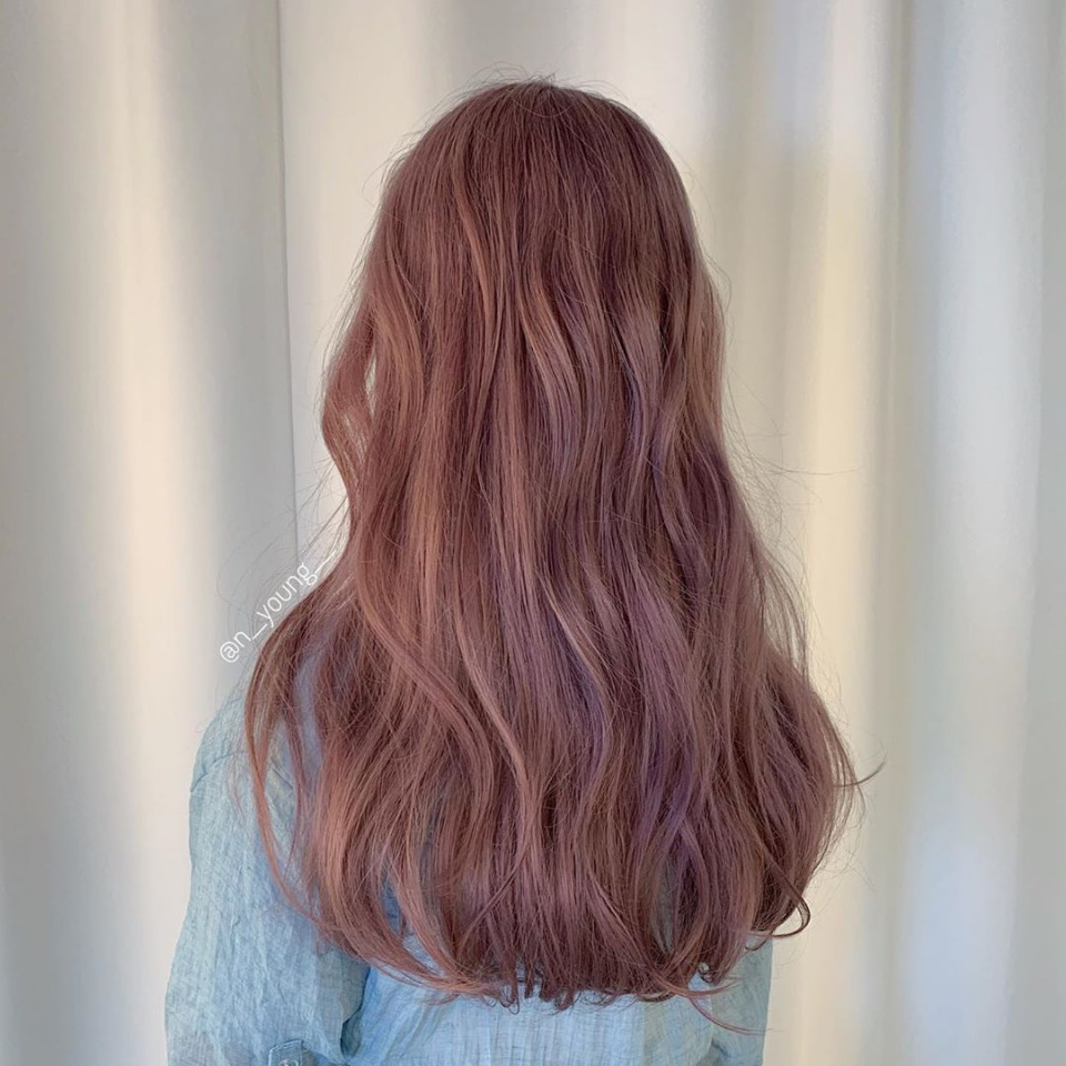 发型师激推「荔枝粉棕」,染完巨显白,让人心动的招桃花发色
