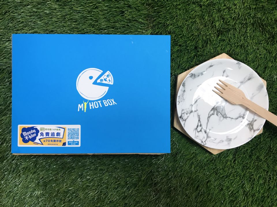 必勝客即日起每周一推出MY HOT BOX個人餐「Blue Box」，還有藍色比薩大玩創意