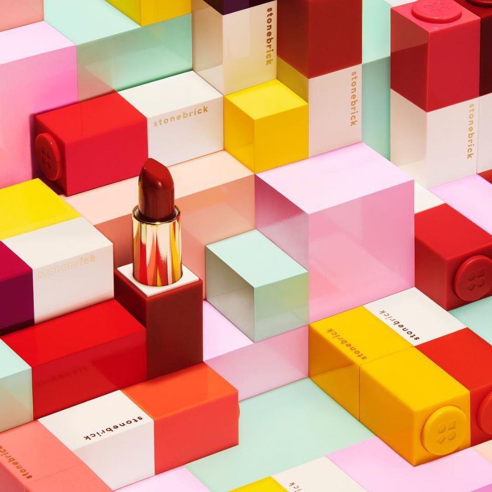 韓國新品牌Stone brick推出「積木彩妝」！一字排開的唇膏牆，畫面超療癒～