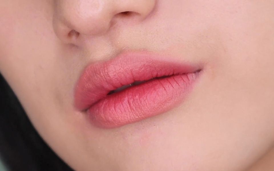 咬唇妝已經過時了！2019韓國IG超紅「雙色飽滿唇」，韓妞手把手教學超簡單畫法！