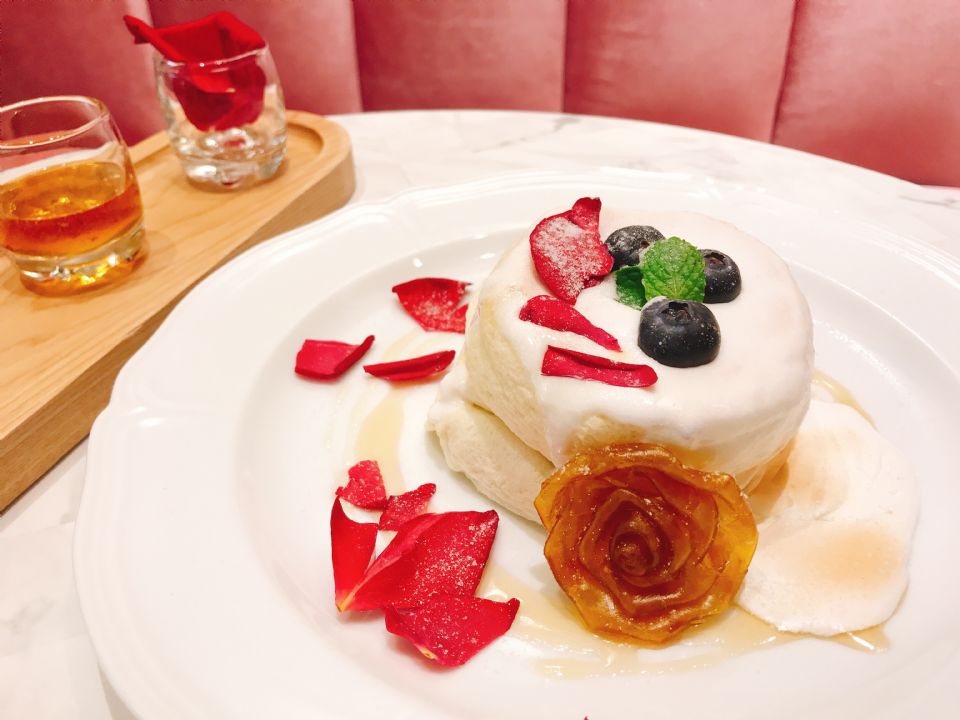 日本福岡人氣鬆餅名店「Café del SOL」推期間限定「楓糖桂花釀鬆餅」，還有新口味的義大利麵也別錯過！