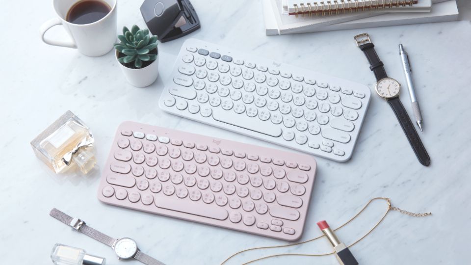 Logitech推「玫瑰粉、珍珠白」唯美風鍵盤CP值超高！圓形鍵盤的打字機造型讓辦公桌一秒變時尚！