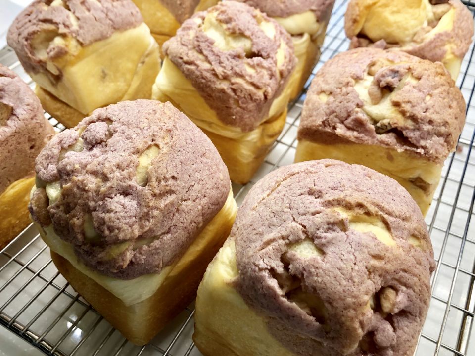 歐爸韓式麵包店推「香芋菠蘿麵包」、「爆漿紫薯包」