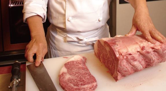 日本超人氣立食牛排「Ikinari Steak」登台