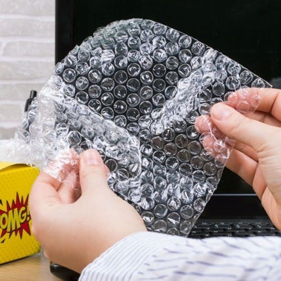 英國購物網站推出「抽取式氣泡紙」，超狂紓壓小物讓你捏到停不下來～