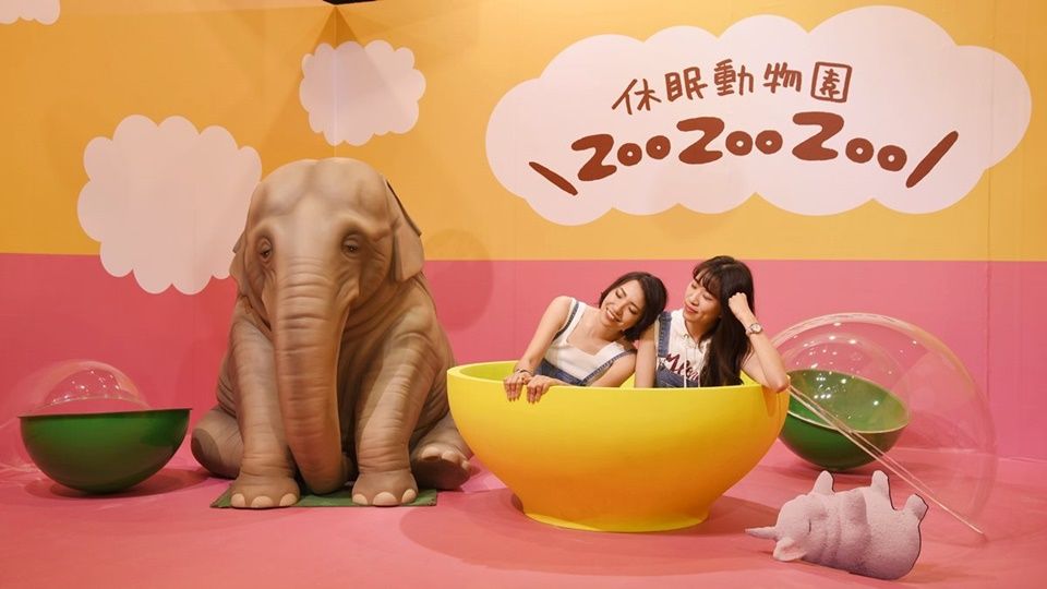 夢時代「夢遊休眠動物園」特展免費入場，各種萌翻的熟睡動物，還有五大展區讓你拍到停不下來～