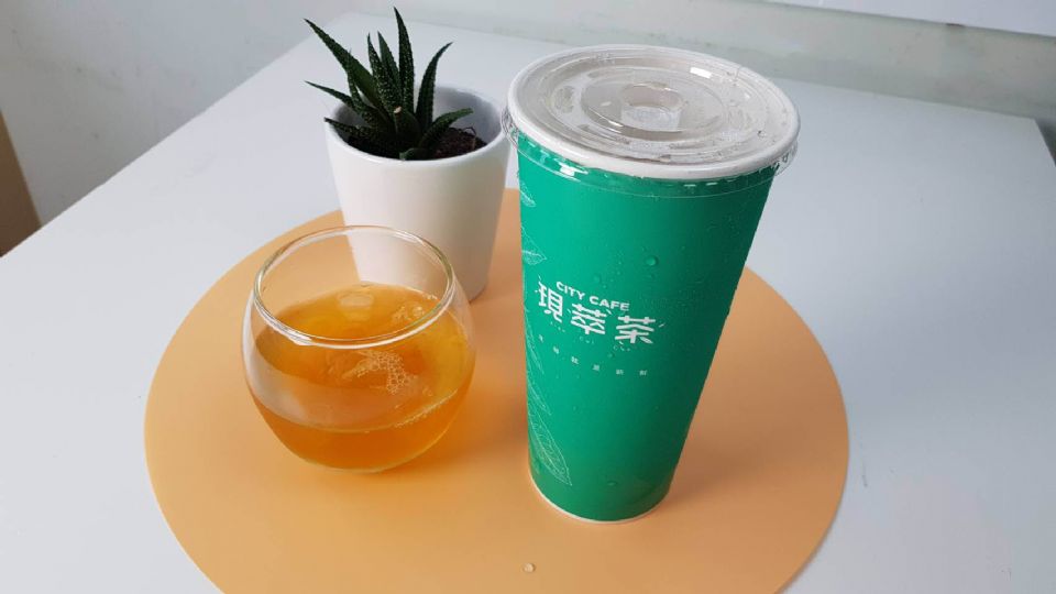 7-11現萃茶新品「台灣水果茶」！濃郁在地鳳梨香氣，配上百香果的酸甜，真的超消暑～
