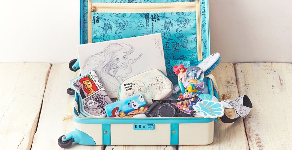 迪士尼商店推《小美人魚》30週年紀念週邊超唯美！精緻行李箱、叉子項鍊、貝殼刷具組，美人魚控要暴動啦！