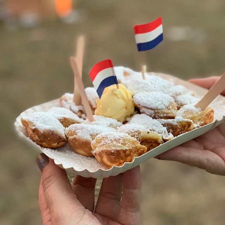 IG超夯的「荷蘭風味小圓鬆餅」也進攻超商團購！不乾不膩口的小鬆餅，吃起來超涮嘴～