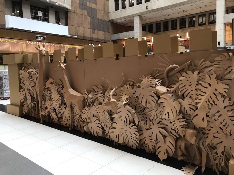 亞洲最大「紙箱迷宮」就在台北車站！好玩又好拍的立體雕塑紙箱迷宮，還是免費入場～