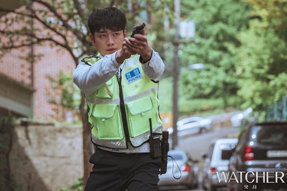 11位韓星警察造型，《Watcher》徐康俊上演「制服誘惑」，丁海寅、安宰賢微笑偷走少女心，只有第8位像亂入