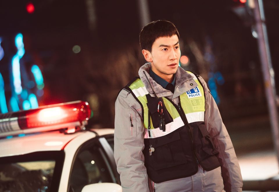 11位韓星警察造型，《Watcher》徐康俊上演「制服誘惑」，丁海寅、安宰賢微笑偷走少女心，只有第8位像亂入