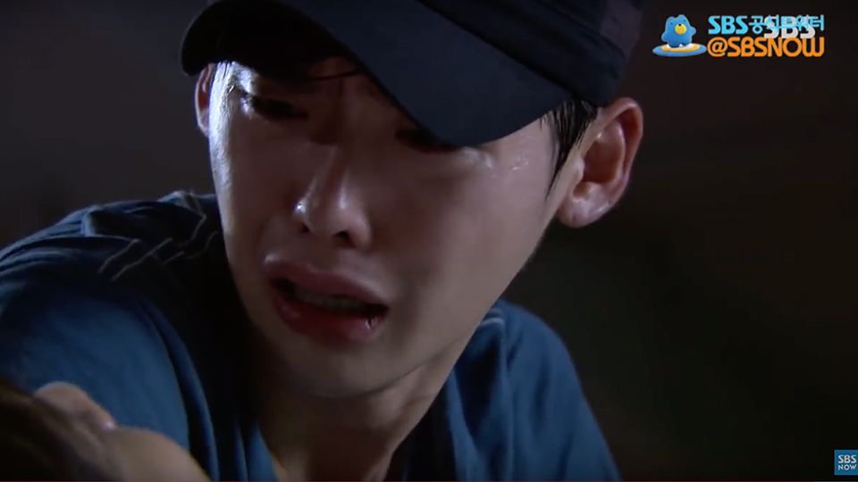 《德魯納酒店》青明背叛滿月，IU崩潰虐翻觀眾，10部韓劇經典虐心場面，哭到眼淚停不下來
