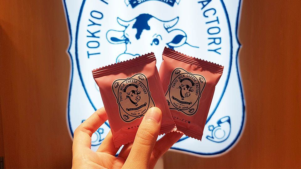 東京牛奶起司工房「草莓奶茶起司夾心餅乾」來台北東區了！快閃限定的草莓奶茶口味，就在台北東區快閃店～