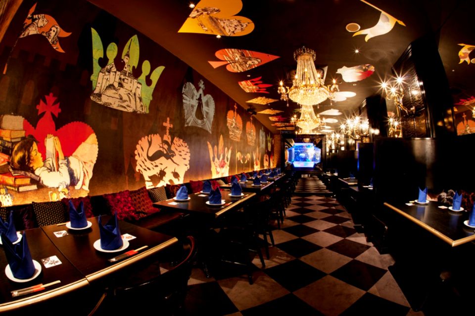 日本「愛麗絲夢遊仙境×萬聖派對」限定餐廳，帽客的瘋狂下午茶，讓你置身夢遊仙境！