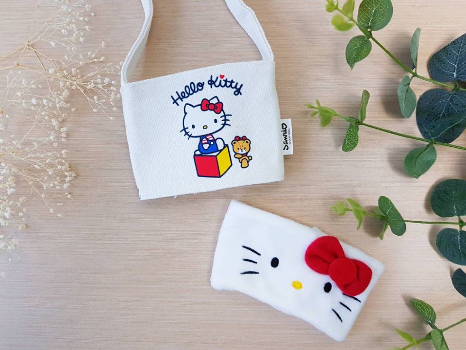 全家Hello Kitty杯套！日本搶先推出的Hello Kitty杯套，台灣全家現在也推出Hello Kitty杯套＆飲料提袋～