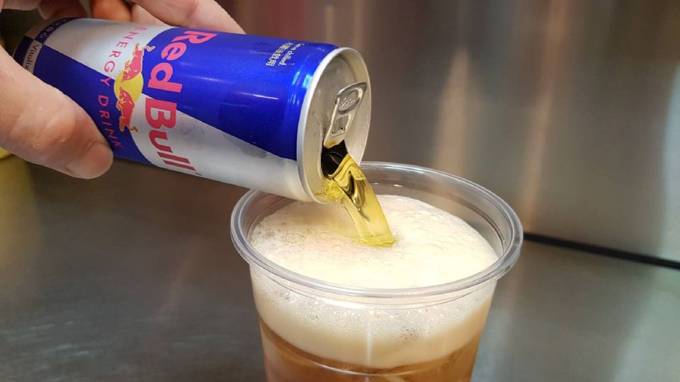 清心福全與Red Bull推出「Red Bull紅牛能量紅茶」！一整罐Red Bull的「Red Bull紅牛能量紅茶」，現在就來清心福全get翅膀～