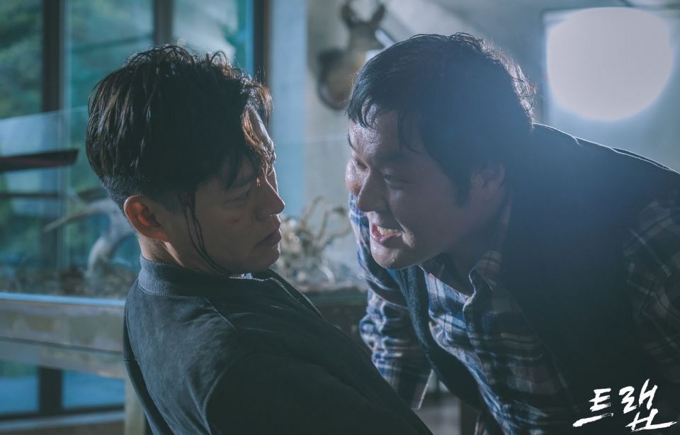 7部韓劇中的恐怖情節，《他人即地獄》李棟旭拔牙滿足虐待慾，但《Voice3》比他還變態！