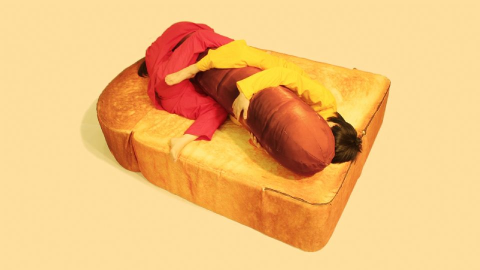 日本推出超逼真「吐司床墊」， 還可自由搭配番茄抱枕、生菜薄被等三明治配料！