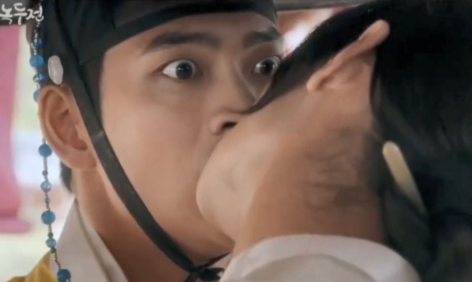 《綠豆傳》張東尹親好親滿姜泰伍！7部韓劇「男男吻」，池昌旭、金秀賢、池晟都吻過男人