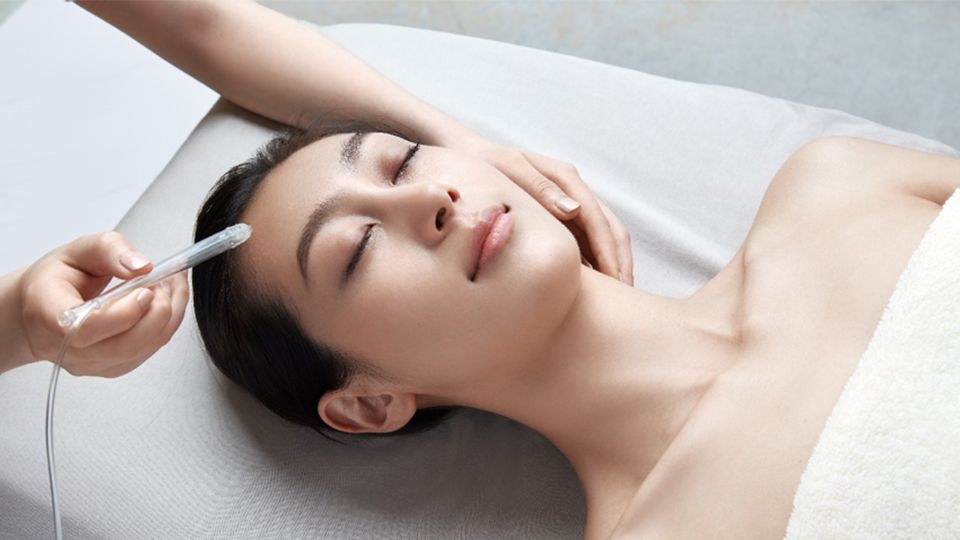 不管怎麼保養還是一臉疲憊老態？輕熟肌專屬「童妍水光SPA」一掃黯沉細紋、補足飽滿透亮，不費力也能散發自信女神光！