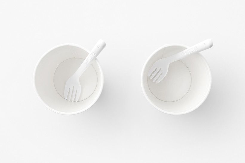 泡麵控必備！日清推出128度完美彎曲「泡麵專用叉」，以後吃泡麵都能吃得超乾淨！