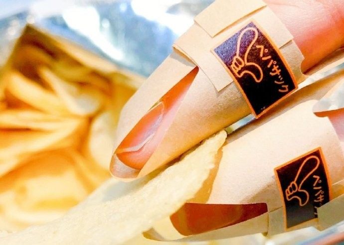 日本熱搜「吃洋芋片專用一次性指套」，有了它就再也不用怕沾手啦～