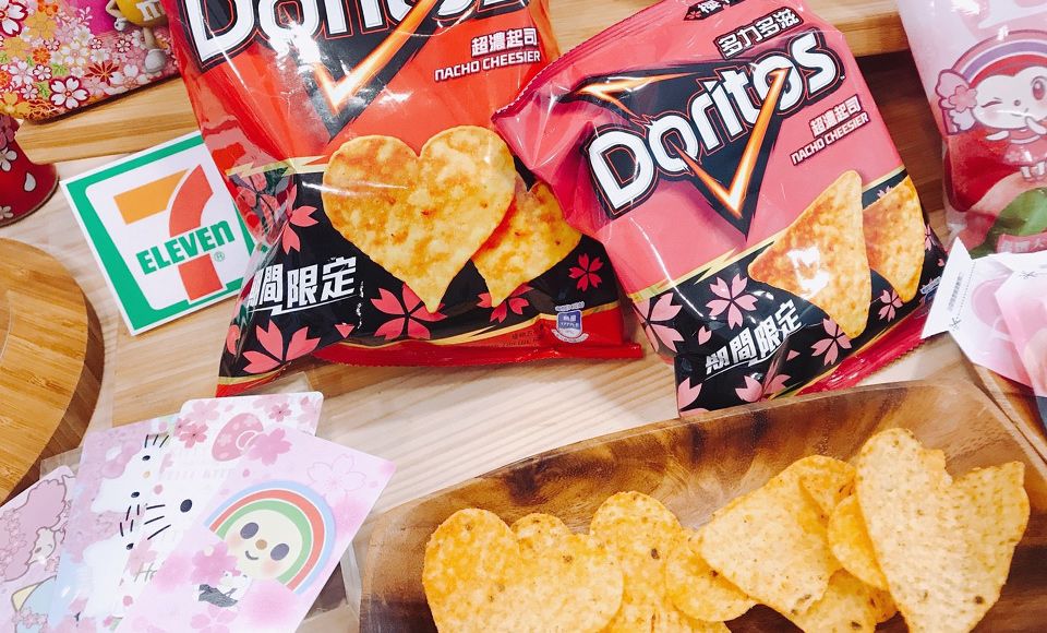 7-11「樱花草莓欧蕾」限定口味!必吃樱花零食,梦幻饮料快点抢