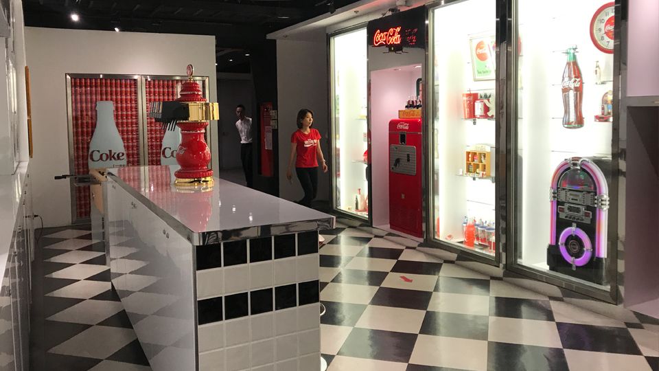 可口可樂50周年展覽「免費參觀」！時尚網美打卡點再+1，Bii帶你逛逛