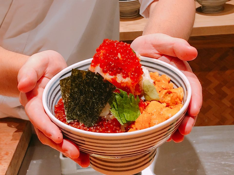 「つじ半(TSUJIHAN)」東京超人氣海鮮丼品牌登台，海鮮丼這三天竟然半價！海鮮控們千萬別錯過！
