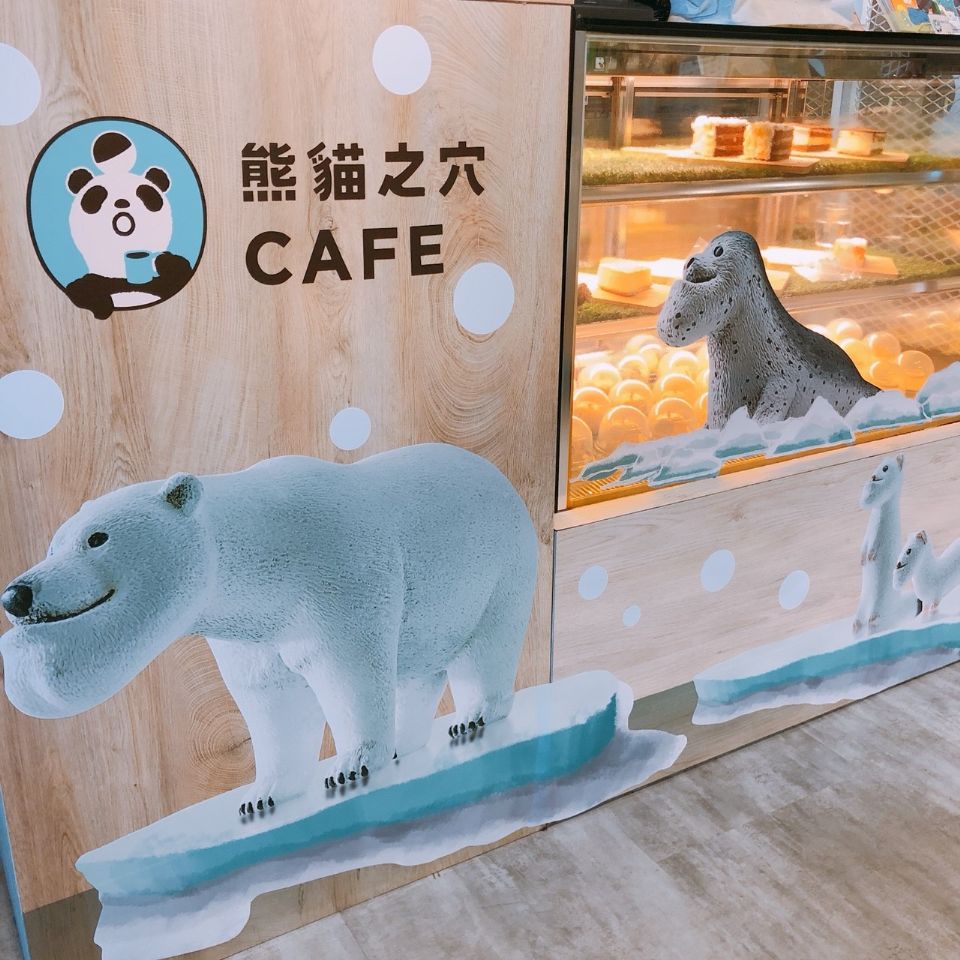 熊貓之穴×頑食概念餐廳以多種扭蛋公仔為主題，來一趟絕對讓你吃好拍滿！