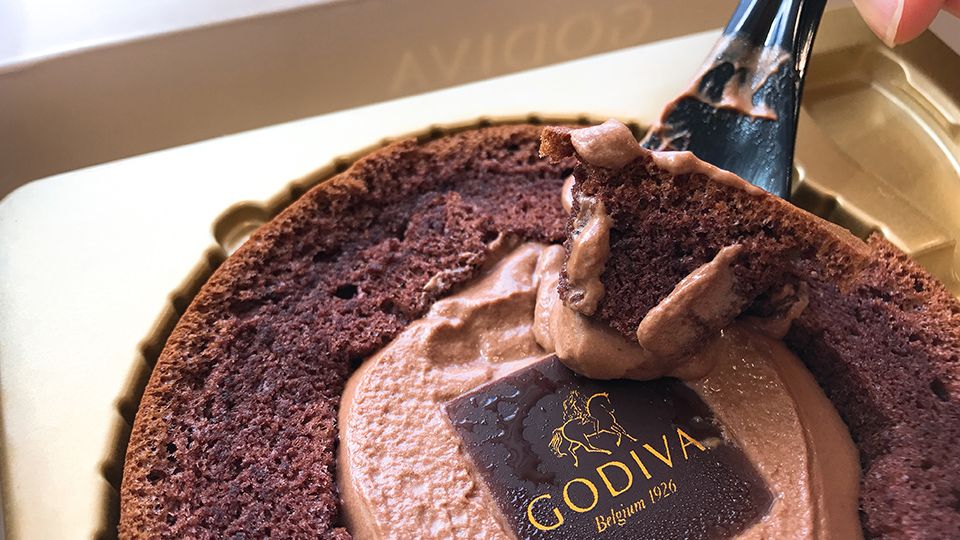 7-11 X GODIVA聯手推出「黑巧克力慕絲蛋糕」！7/16預購，獨家吃法＋價錢介紹