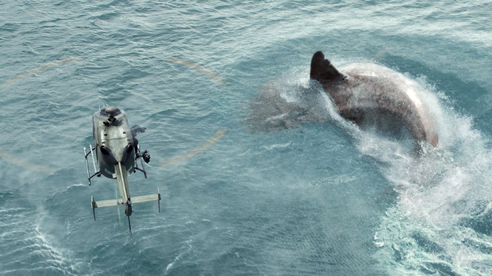 經典的大白鯊回來了！《巨齒鯊》傑森史塔森為當潛水專家苦嗆海水