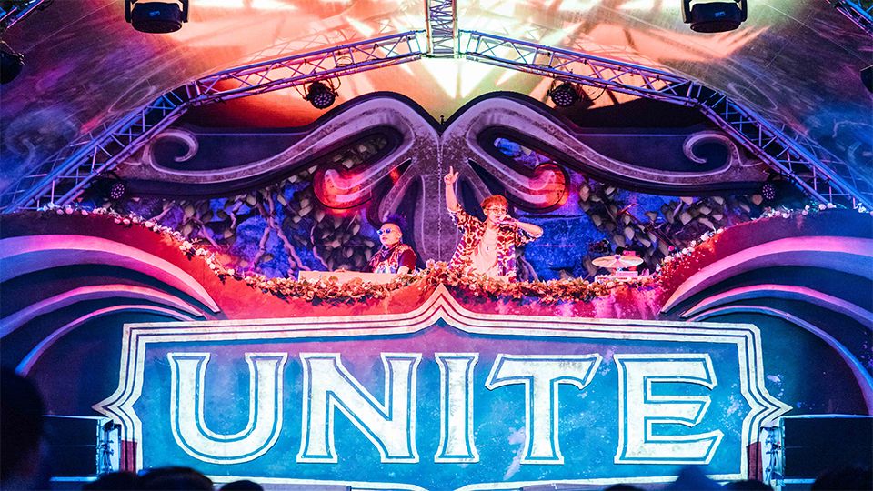 鼓鼓以DJ身份霸氣登UNITE With Tomorrowland！全場齊跳「射手舞」嗨翻音樂祭