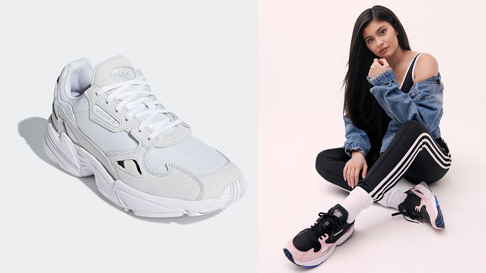 Kylie Jenner新歡Adidas Falcon鞋，原來是90年代前衛「莫蘭迪灰」配色