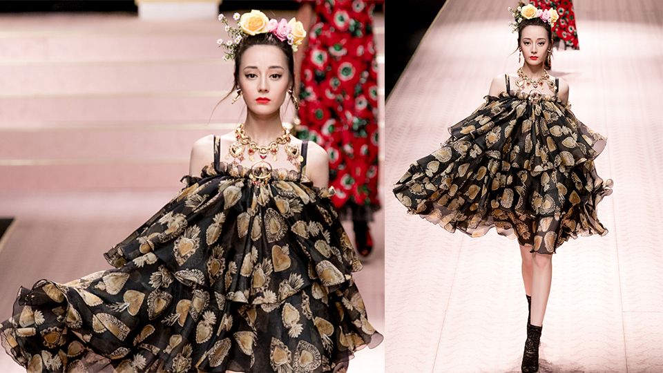 迪麗熱巴印花裙霸氣登Dolce&Gabbana大秀！ 盤點她的仙氣花裙穿搭