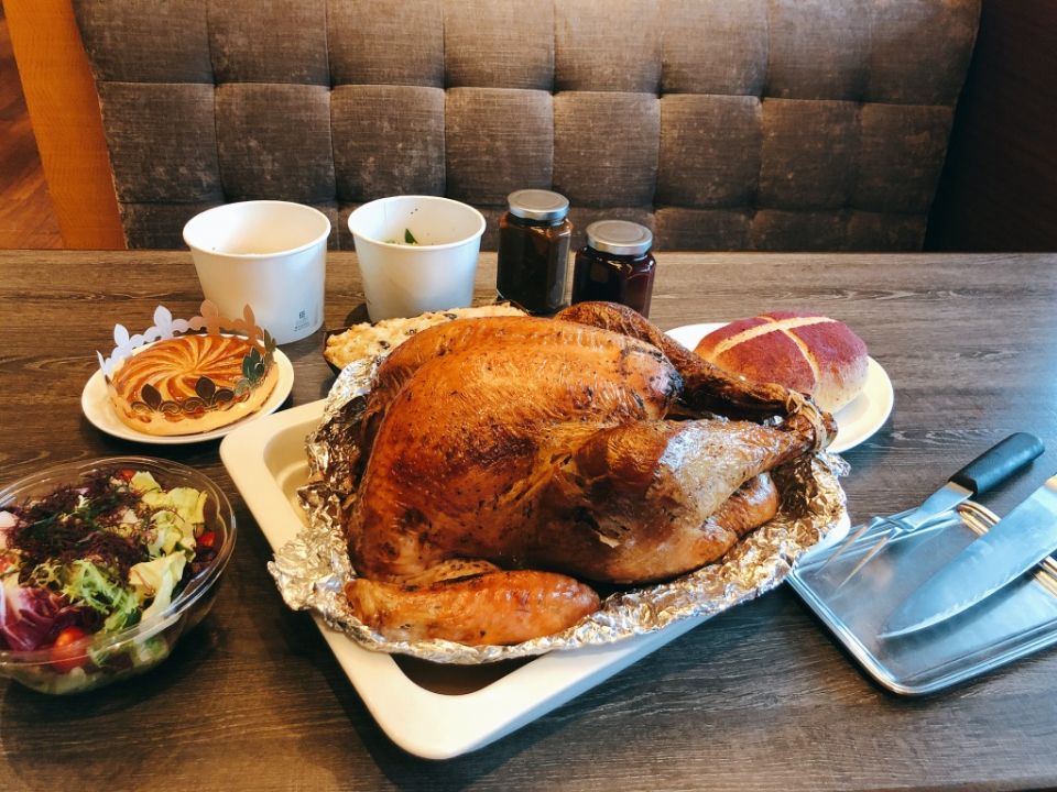  吃肉的季節！台北喜來登The Deli推感恩節禮籃，烤雞、牛肉、火腿整籃帶著走