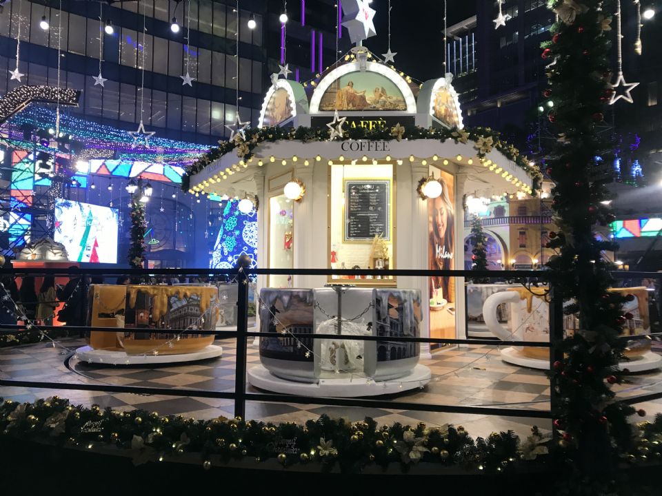2018統一時代百貨聖誕樹！市政府站旁，米蘭廣場有咖啡杯、熱氣球打卡