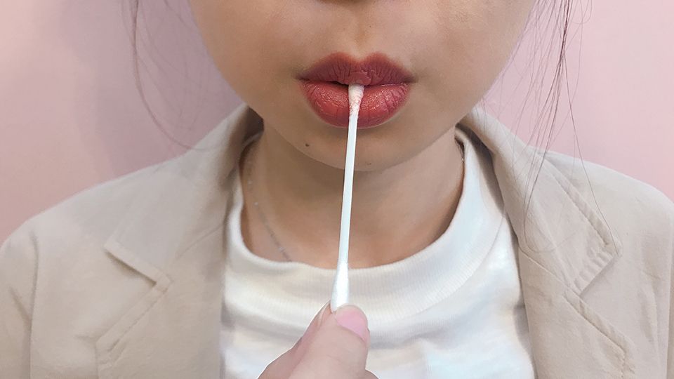 避免唇膏沾牙3個小技巧推薦！加映讓唇彩持久、不掉色的「口紅雨衣」