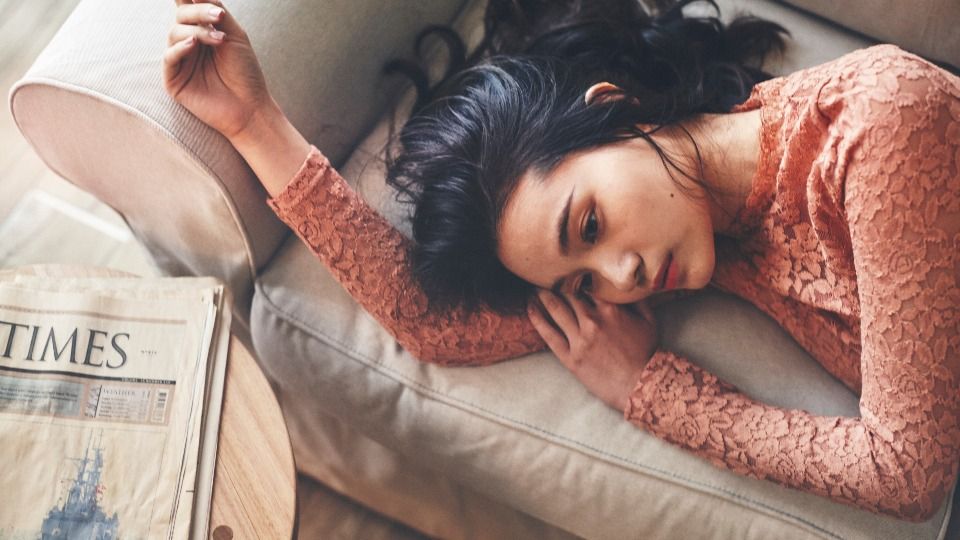 研究顯示失眠發胖機率多一倍！4個睡前瑜珈幫妳助眠，加碼推薦舒眠香氛