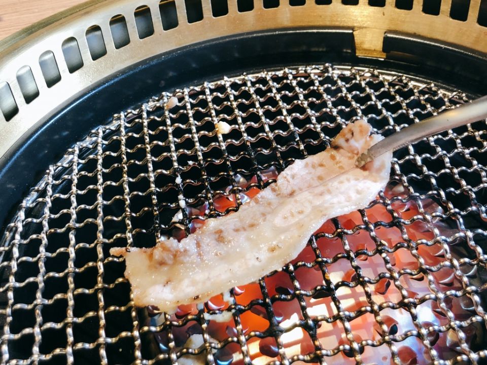 日本頂級美味燒肉KINTAN BUFFET登台，超高品質的肉品任你吃，還有豐富的自助吧！
