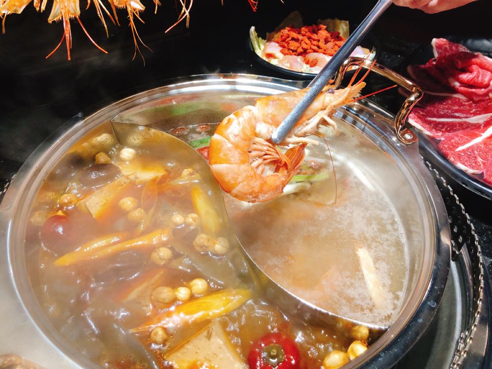 知名麻辣鍋推免費升級吃到飽，和牛、阿根廷天使紅蝦、新鮮大湖草莓通通讓你吃到飽！