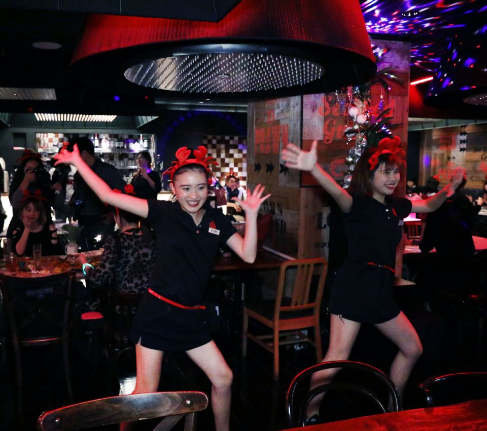 日本東京人氣名店DANCING CRAB蟹舞即將登台，讓你豪邁手抓大啖海鮮！