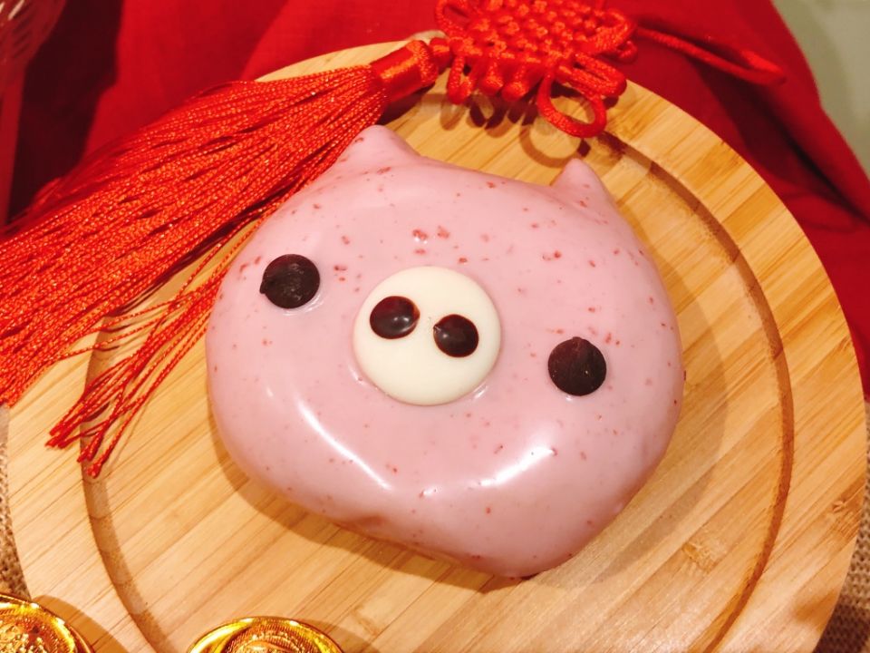 Mister Donut草莓季吃得到日本福岡女王草莓！除了甜甜圈也別錯過卡娜赫拉限量粉紅枕頭～