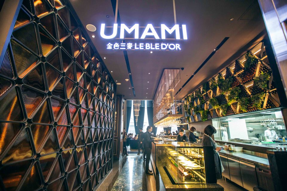 金色三麥打造全新餐酒概念館「UMAMI金色三麥」，快找好友來這裡吃串燒、喝調飲