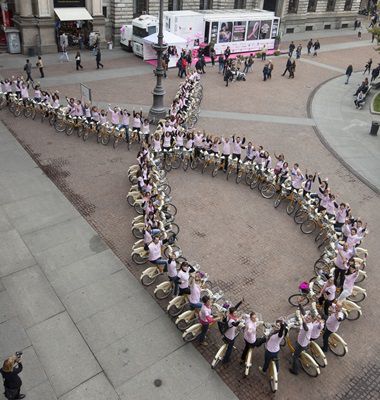 雅詩蘭黛 乳癌防治宣導活動 堅定終結乳癌！