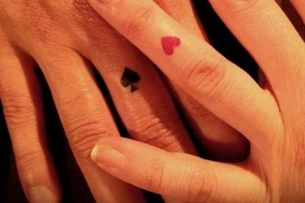 微刺青當道，這次要直接用愛的烙印取代鑽戒才夠永恆！