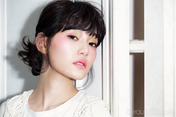 韓星清新又臉讚的眼妝秘密！「眼影畫半截」比較美！