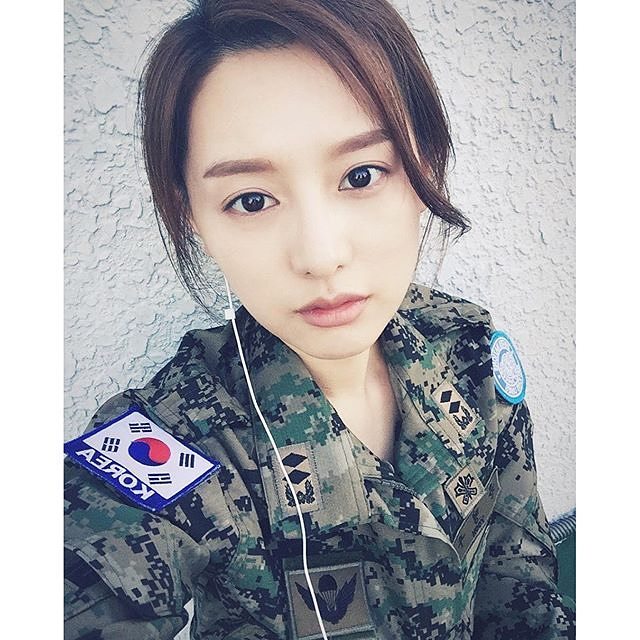 高中生到絕美醫官都能駕馭!金智媛的美麗秘密趕快學起來~