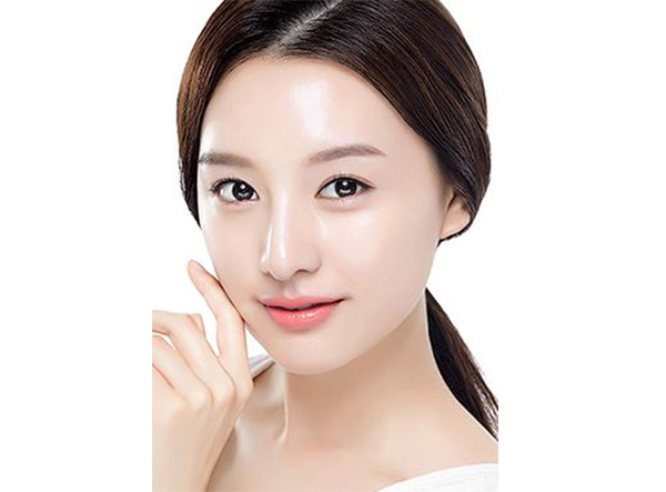 高中生到絕美醫官都能駕馭!金智媛的美麗秘密趕快學起來~